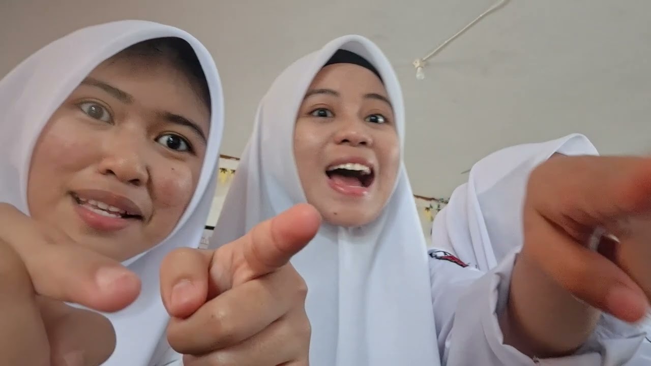 siapapun yang nonton tolong komen🙏