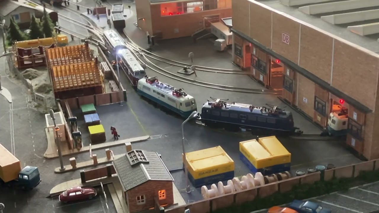 lokomotieven op transport, Lokomotiven im Transport, Locomotives in transport.
