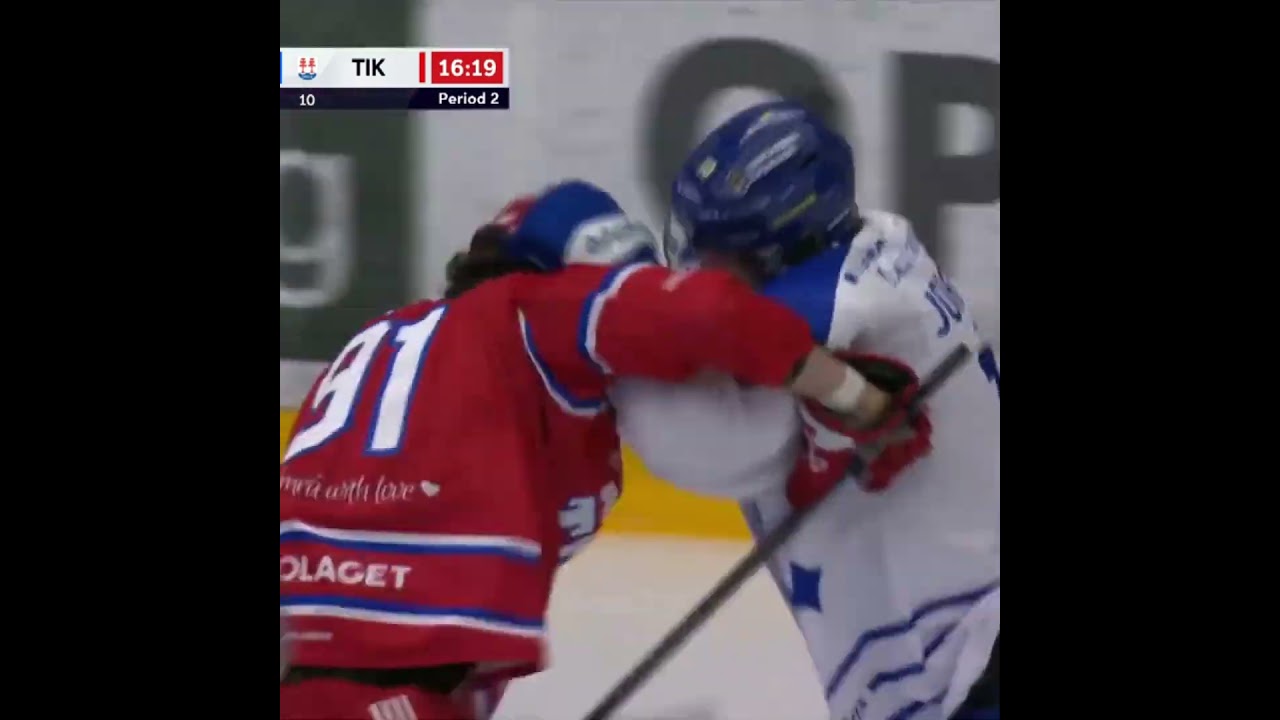 Anton Johansson f&aring;r utvisning efter den h&auml;r tacklingen