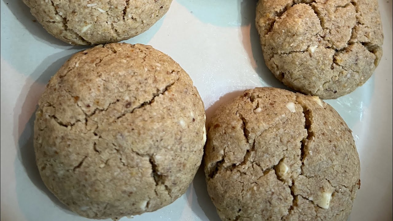 Healthified White Chocolate Gingerbread Cookies | Crunchy Outside, Crumbly Inside