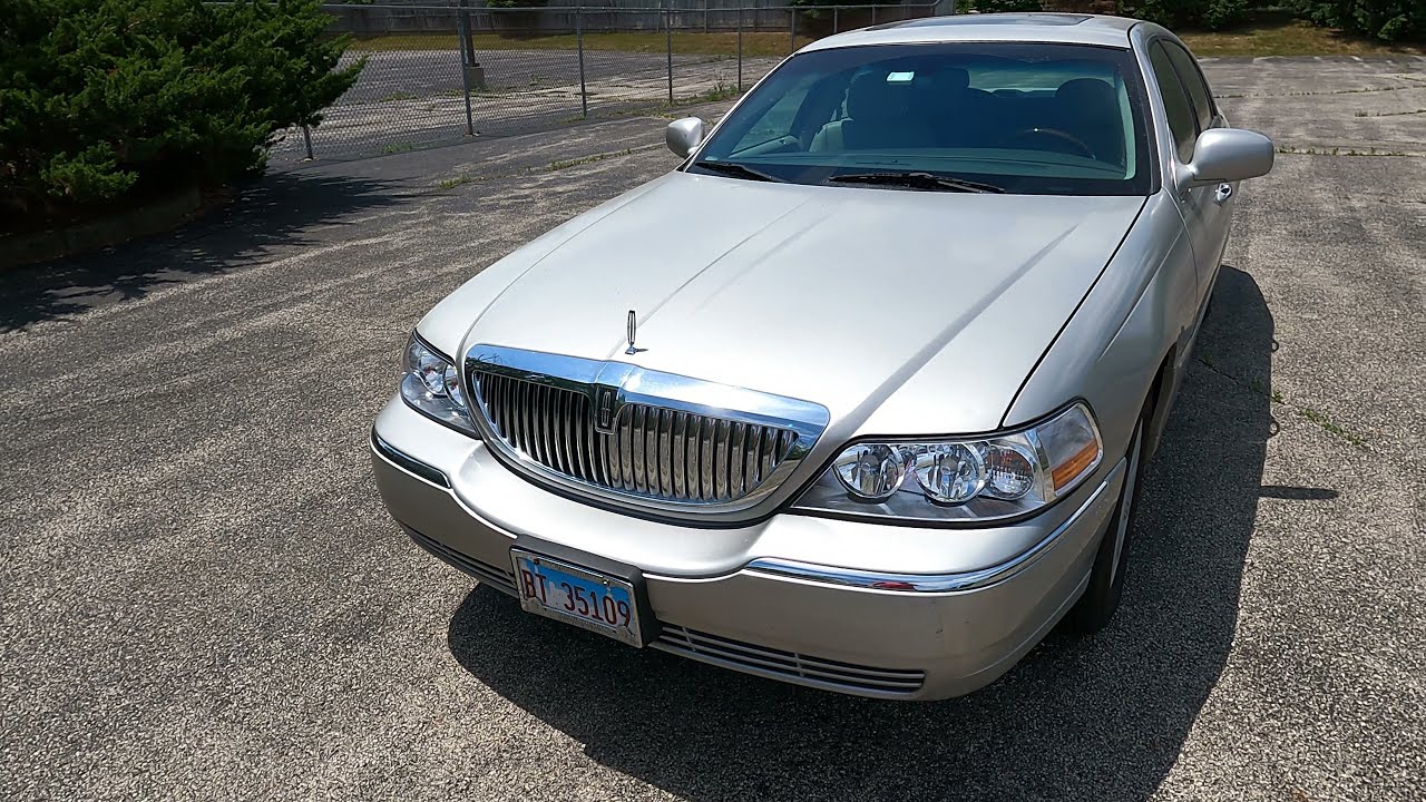 Lincoln Town Car Guy - What I Love About My 2006 Lincoln Town Car Signature Limited (2021 update)