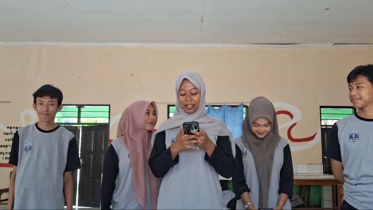 KELOMPOK 1 B.J HABIBI ( SEJARAH INDONESIA )