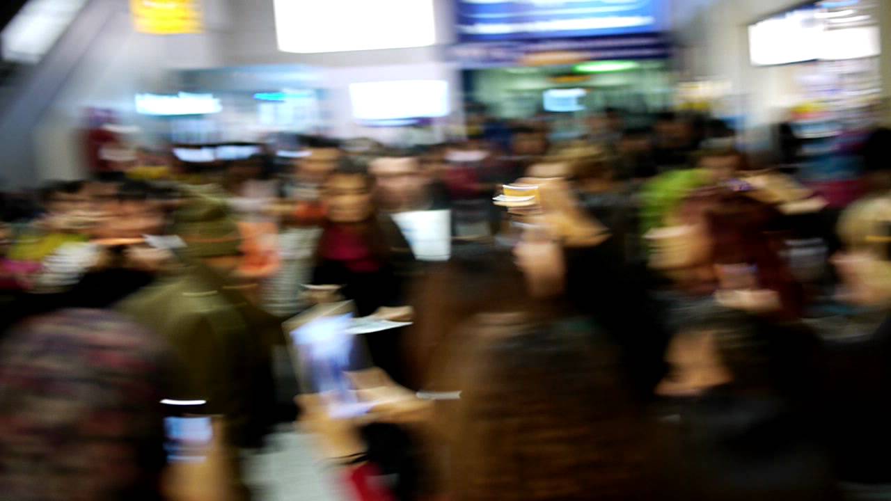 111103 BIGBANG ＠ Heathrow Airport  in London ☆ 1