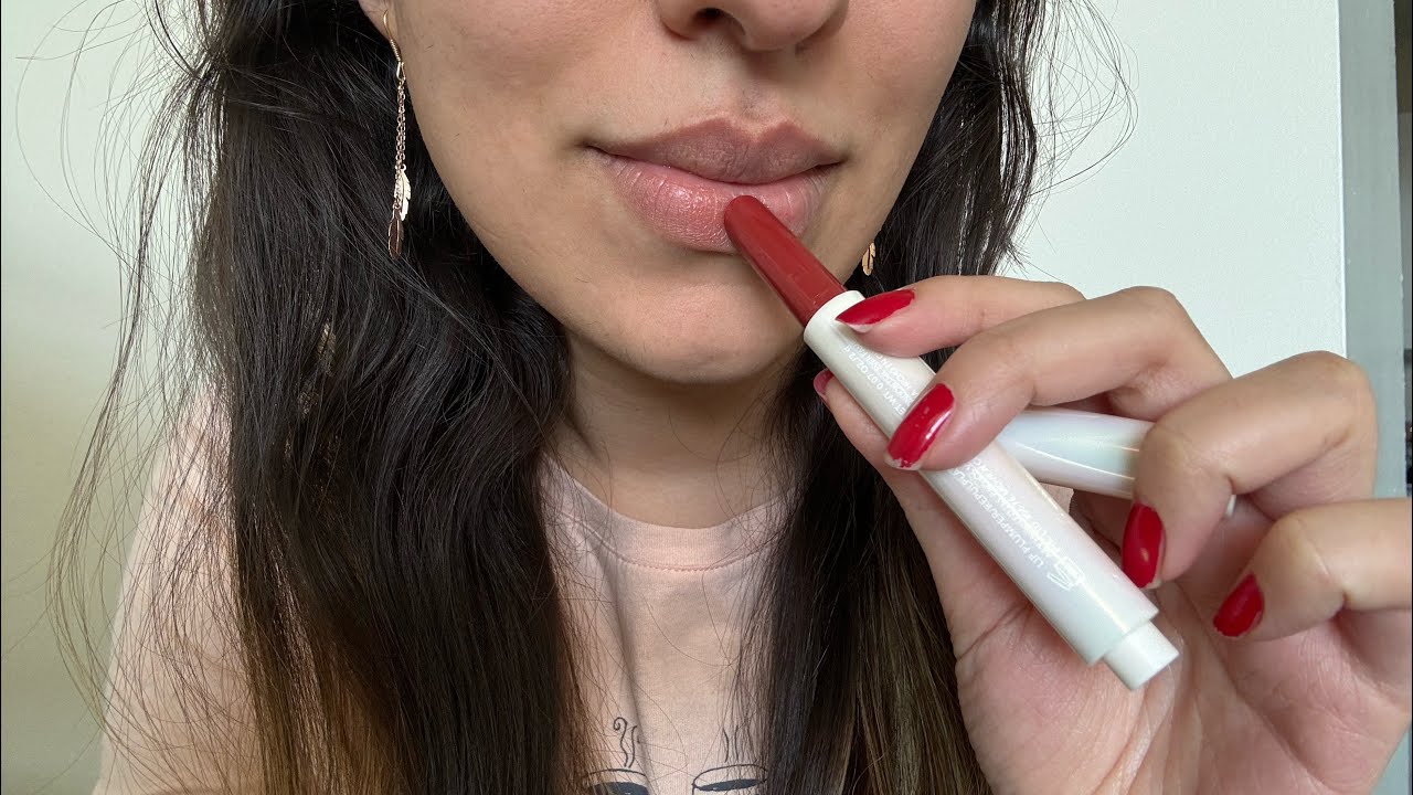 ASMR✨ lip gloss application, chewing gum, mouth sounds (NO talking)