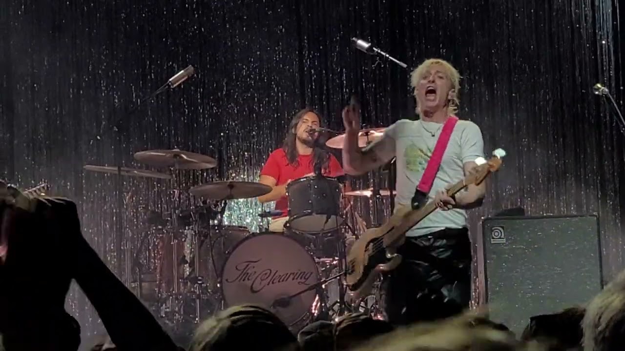 Wolf Alice - "White Horses" - 