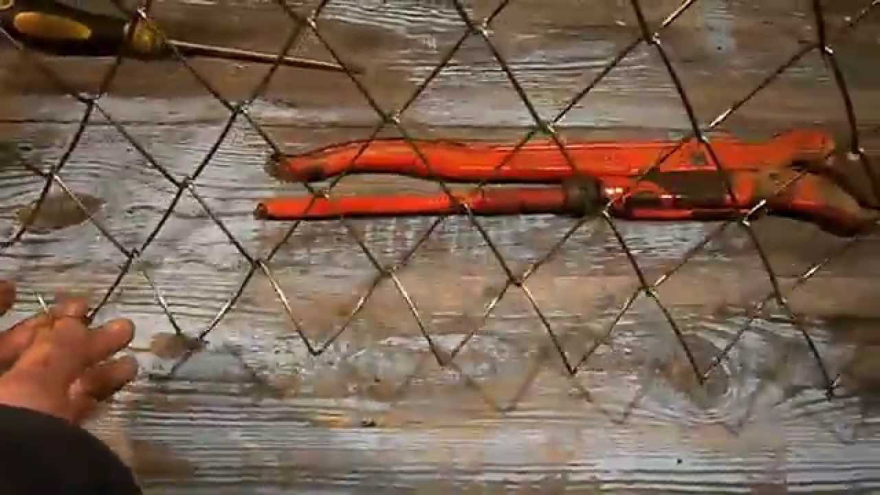 Плетем рабицу своими руками. Как плести сетку рабицу.