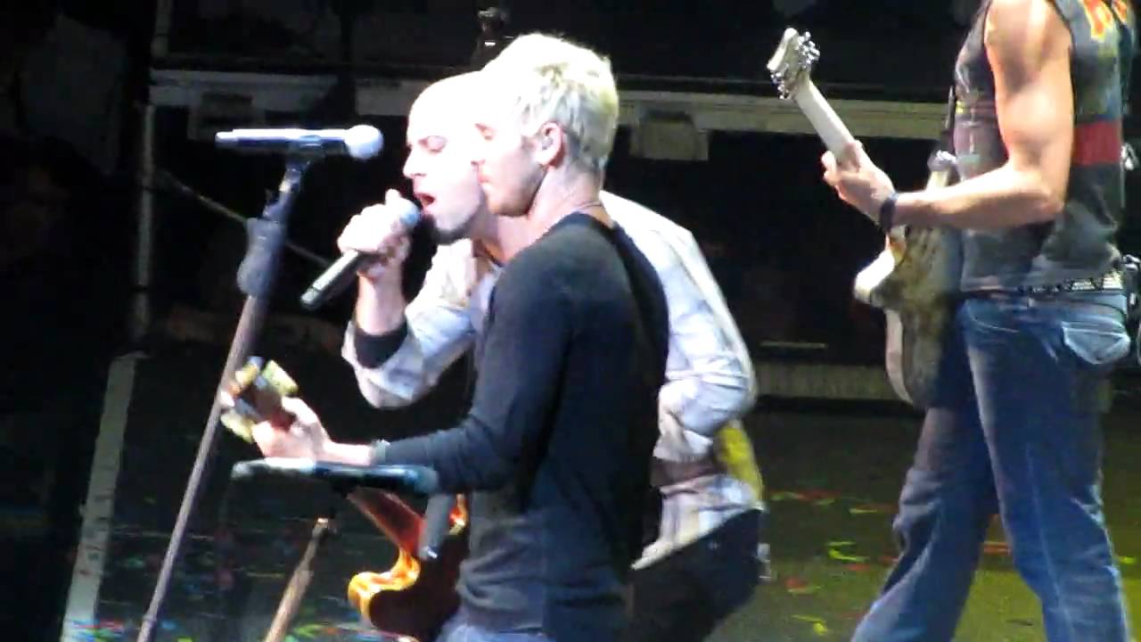 Broken - Lifehouse & Chris Daughtry 6/20/10