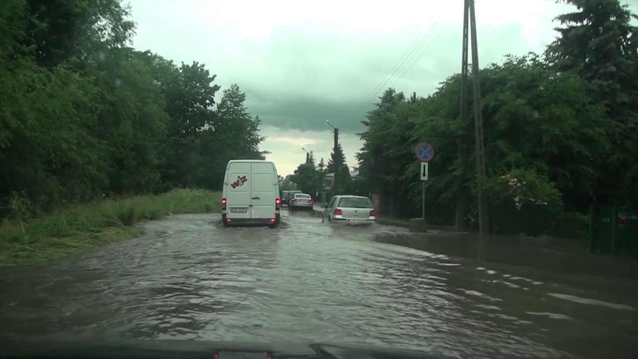 Info Kraśnik 16.06.2017 - oberwanie chmury i podtopienia.