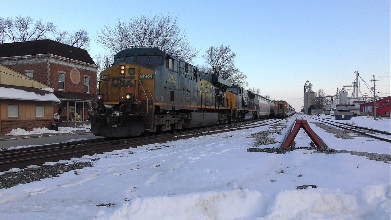 CSX P051/AMTK 51 (AMTK 302) and CSX M641 (CSXT 5252, CSXT 4794, CSXT 943) Meet in Brookston, Indiana