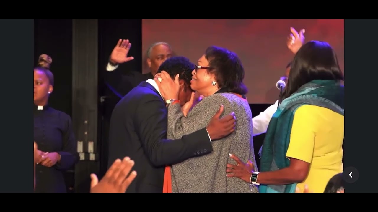 Bishop Jackie Mccullough flowing in the spirit and ministering to the saints 👏🏾😮‍💨