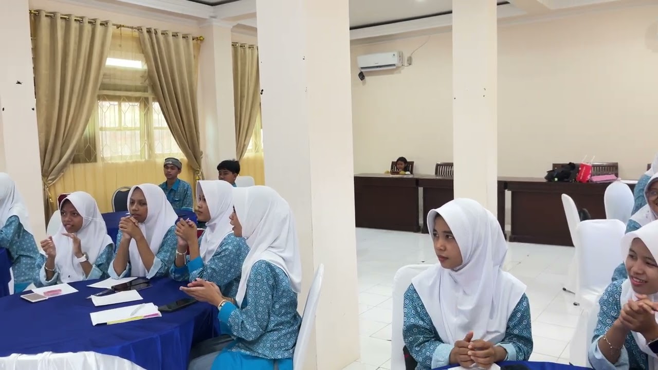 Proses Pembelajaran Bahasa Inggris menggunakan Smart TV_SMK Muhammadiyah Ambon