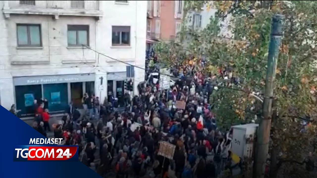 Green Pass, violenti scontri nel centro di Roma: la cronaca