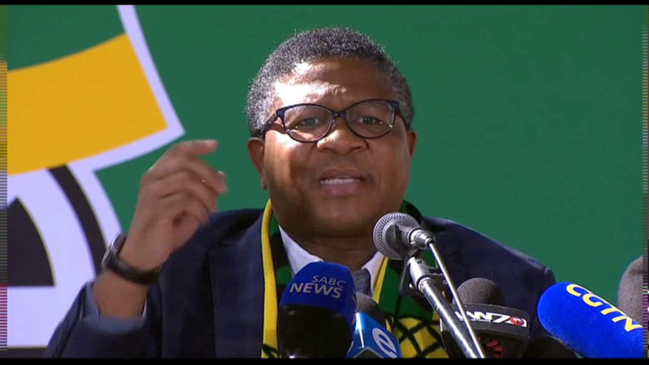 Police Minister Mbalula condemns threats on journalists