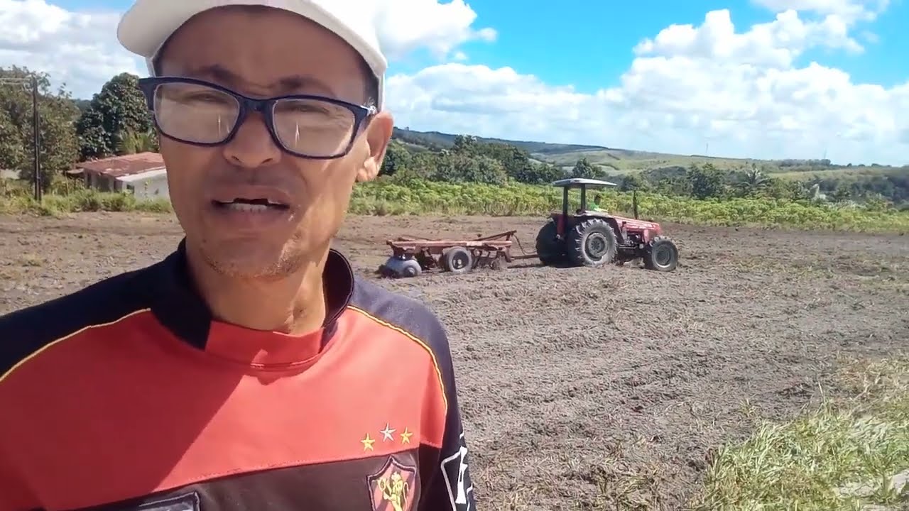 NOSSO SÍTIO DE 8 HECTARES EM GOIANA PERNAMBUCO | TRATOR ARANDO A TERRA PARA PLANTAR
