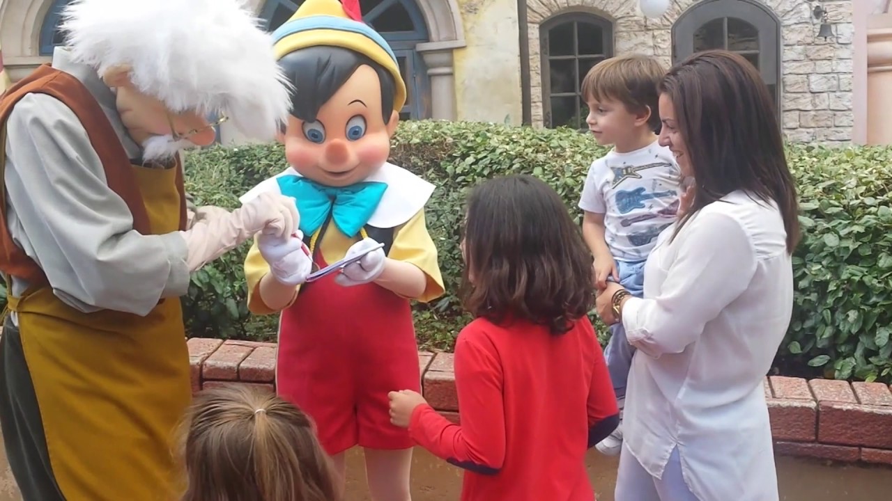 Meeting with pinocchio in Disneyland Paris