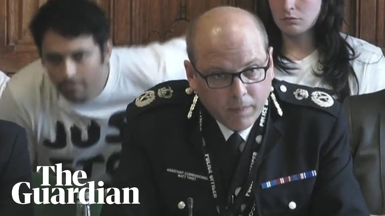 Protesters disrupt Met police questioning on coronation arrests