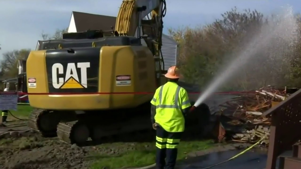 Detroit resident celebrates demolition of vacant homes in her neighborhood