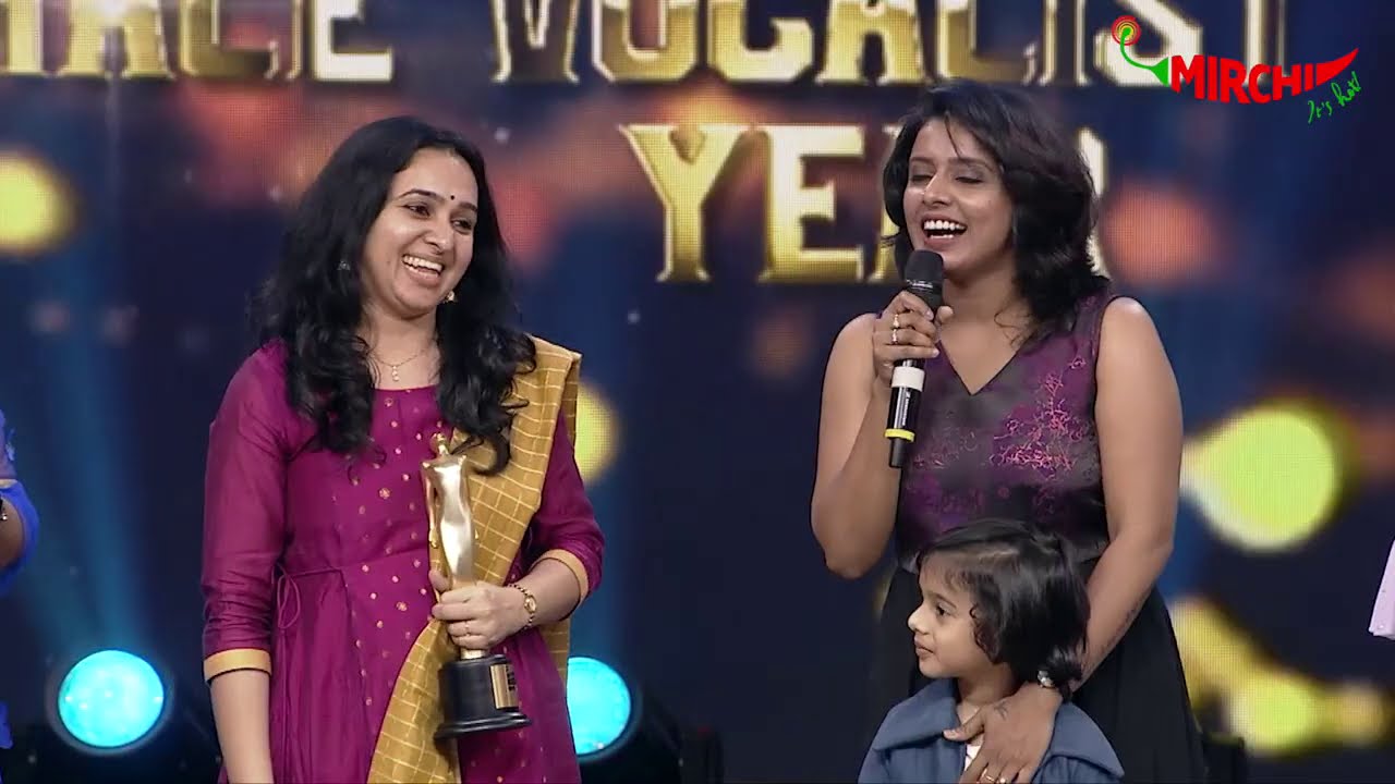 Sithara Krishnakumar singing Kangal Neeya at Mirchi Music Awards