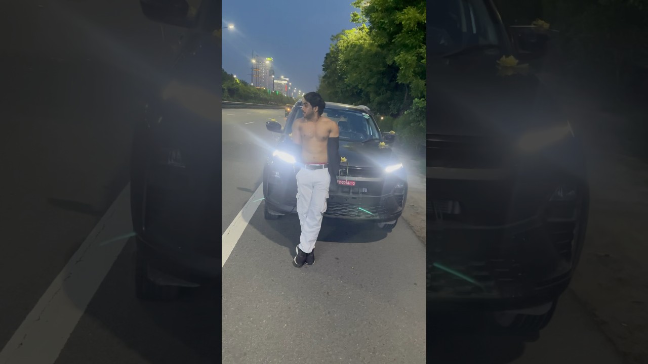 Shirtless on Noida Highway😈🥵