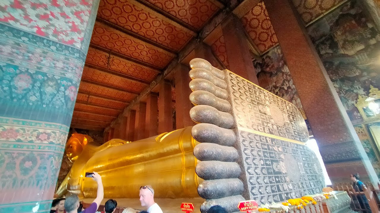 Our funny guide Geoffrey at the Grand palace Bangkok