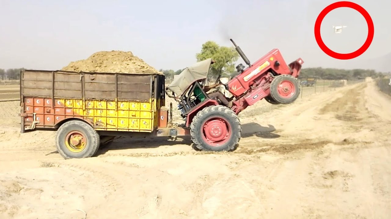 Mahindra 575 tractor broke climbing due to overload trolley. So the driver saw how to get the tracto
