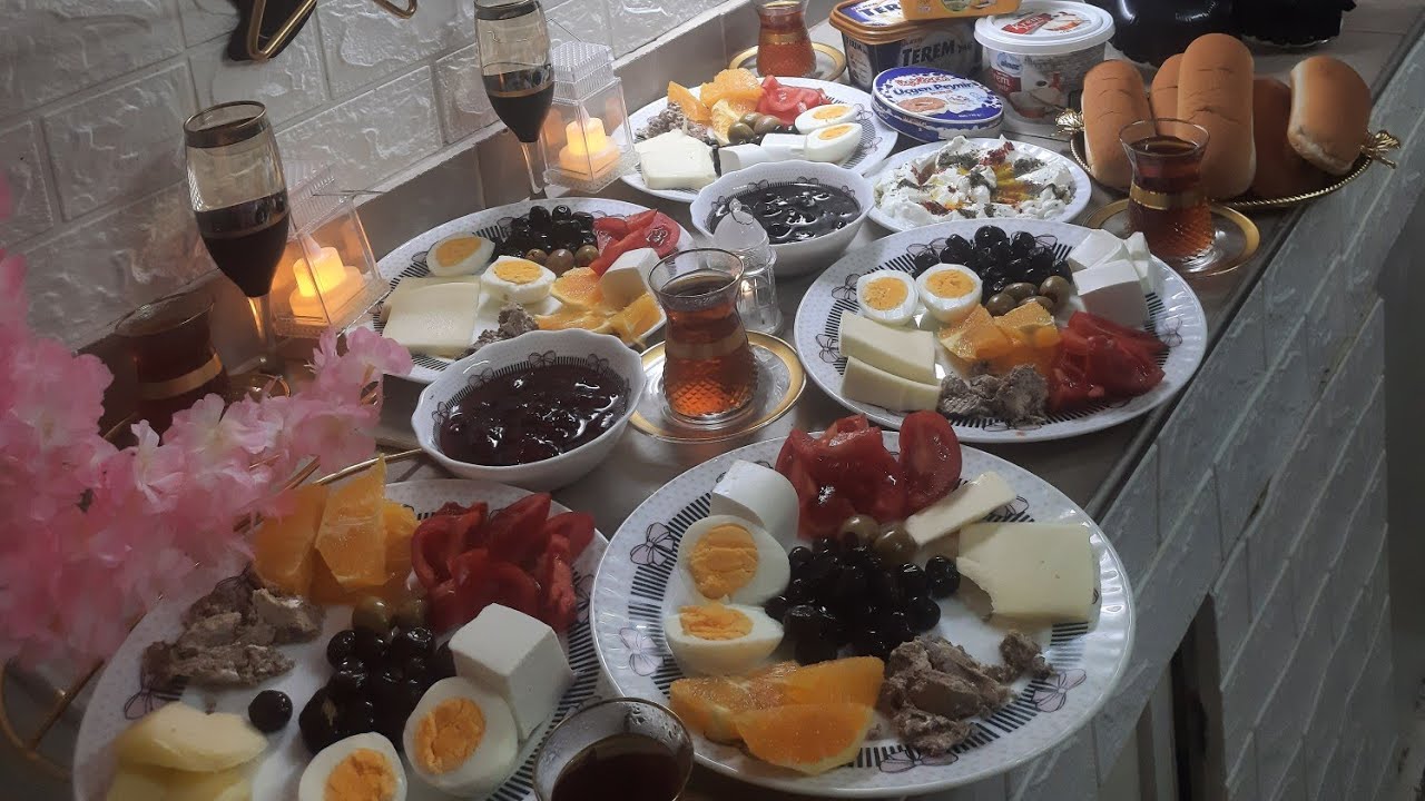 من🤗 سحور لافطار 👏 تسحرو فإن في السحور بركه  اطيب كبسه😋 لافطار صيام🤲ا مقبولا وافطار شهيا😉 واحلا فقرة☕