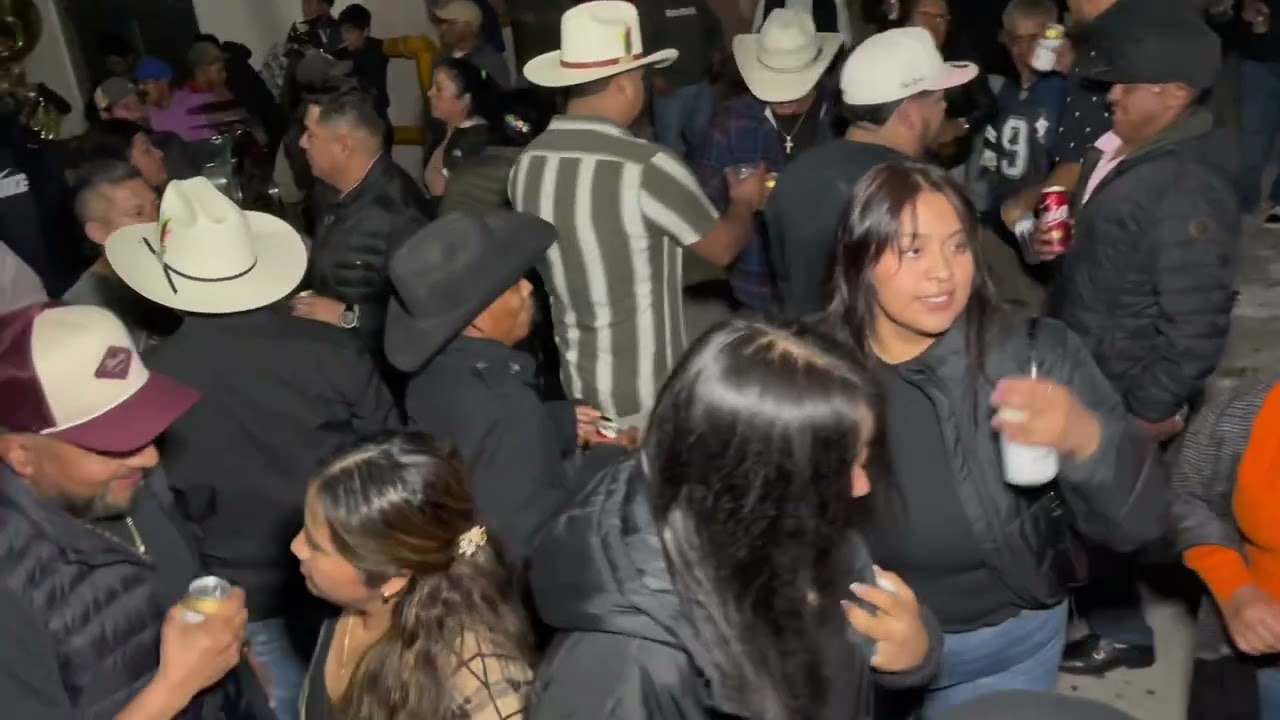 La 1er esquina de la noche en Tindú 2025