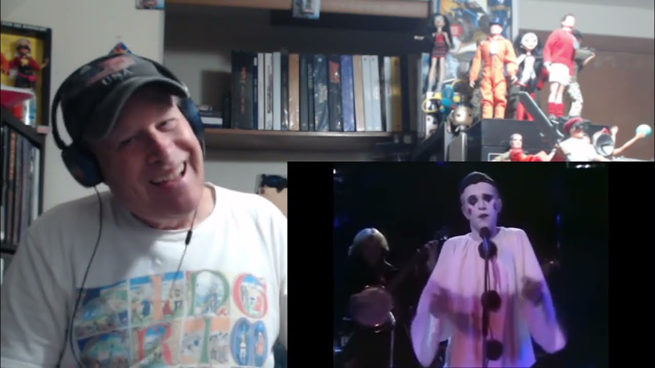 Reaction - Leo Sayer - The Show Must Go On - Live 1974 - Banjo, Honky Tonk Piano and Scat Together