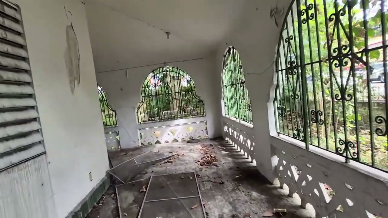 AQUÍ VIVIÓ LA PERSONA MAS RICO DE AGUADA PR. 