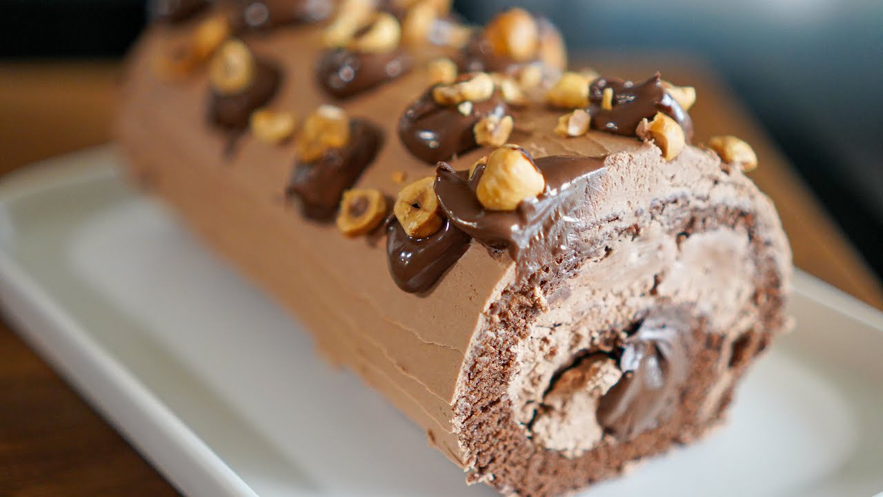 Bûche de Noël roulée facile et gourmande : Nutella®, ganache chocolat lait, noisettes grillées