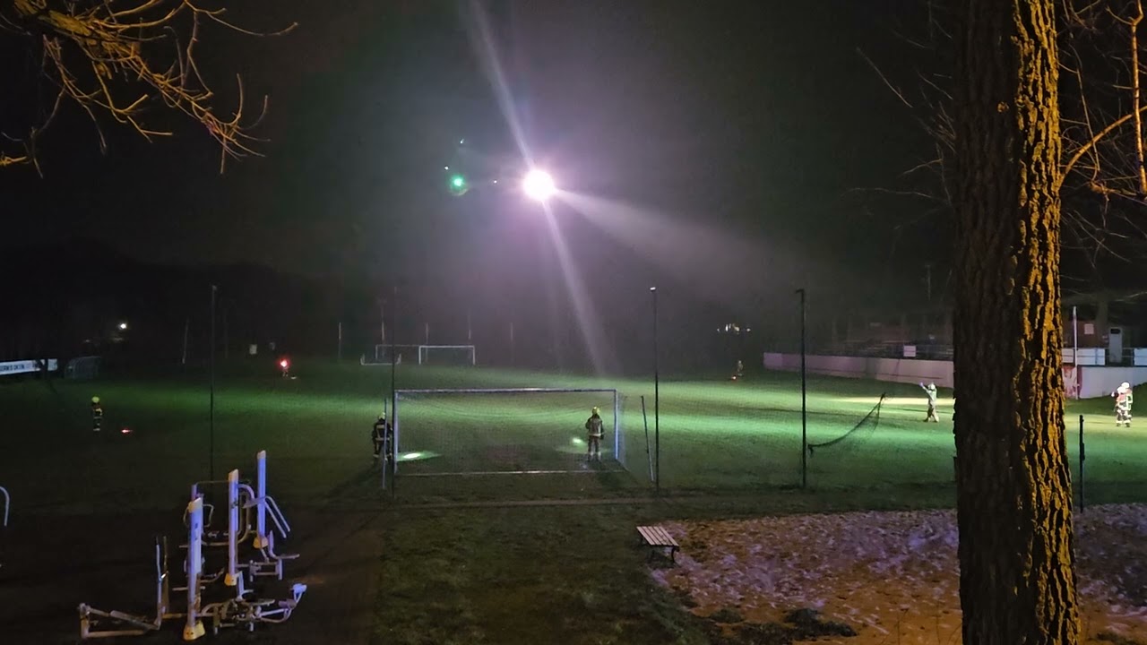 Lotnicze Pogotowie Ratunkowe - nocne lądowanie na boisku