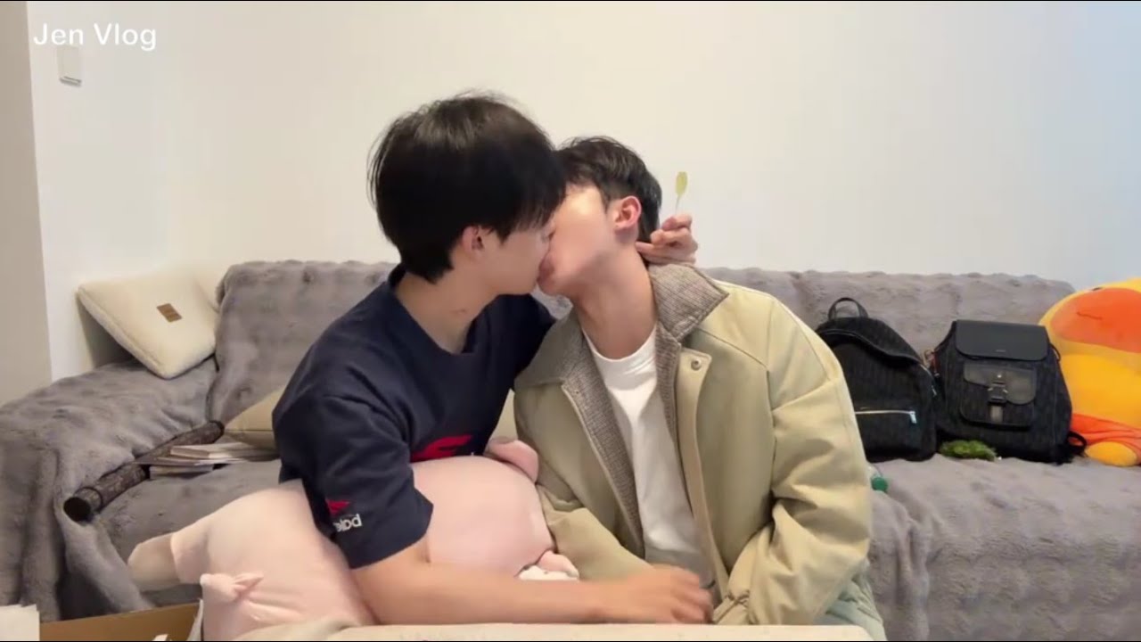 [Engsub/BL]  Candy Kissing Challenge - Uncensored Version 🍭🍫🍬 - Part 1 |  ddz & 1l - BL Couple
