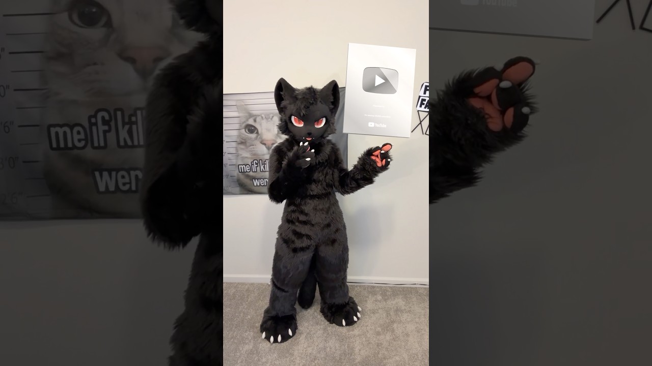 IM NOT A FRAUD (I SWEAR)&hellip; #furry #fursuit