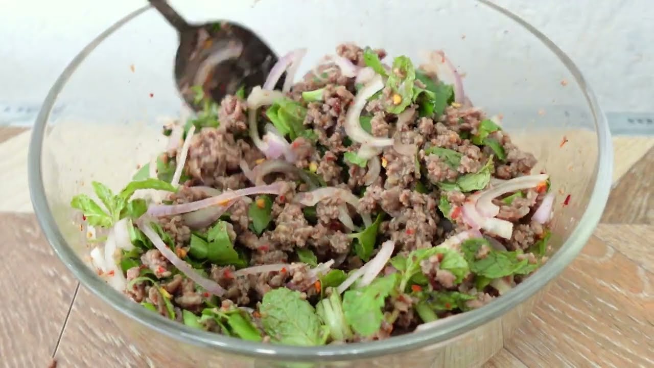 Cambodian Laab ! Beef roasted rice salad- Lab Sach Ko 🥙 Lunch