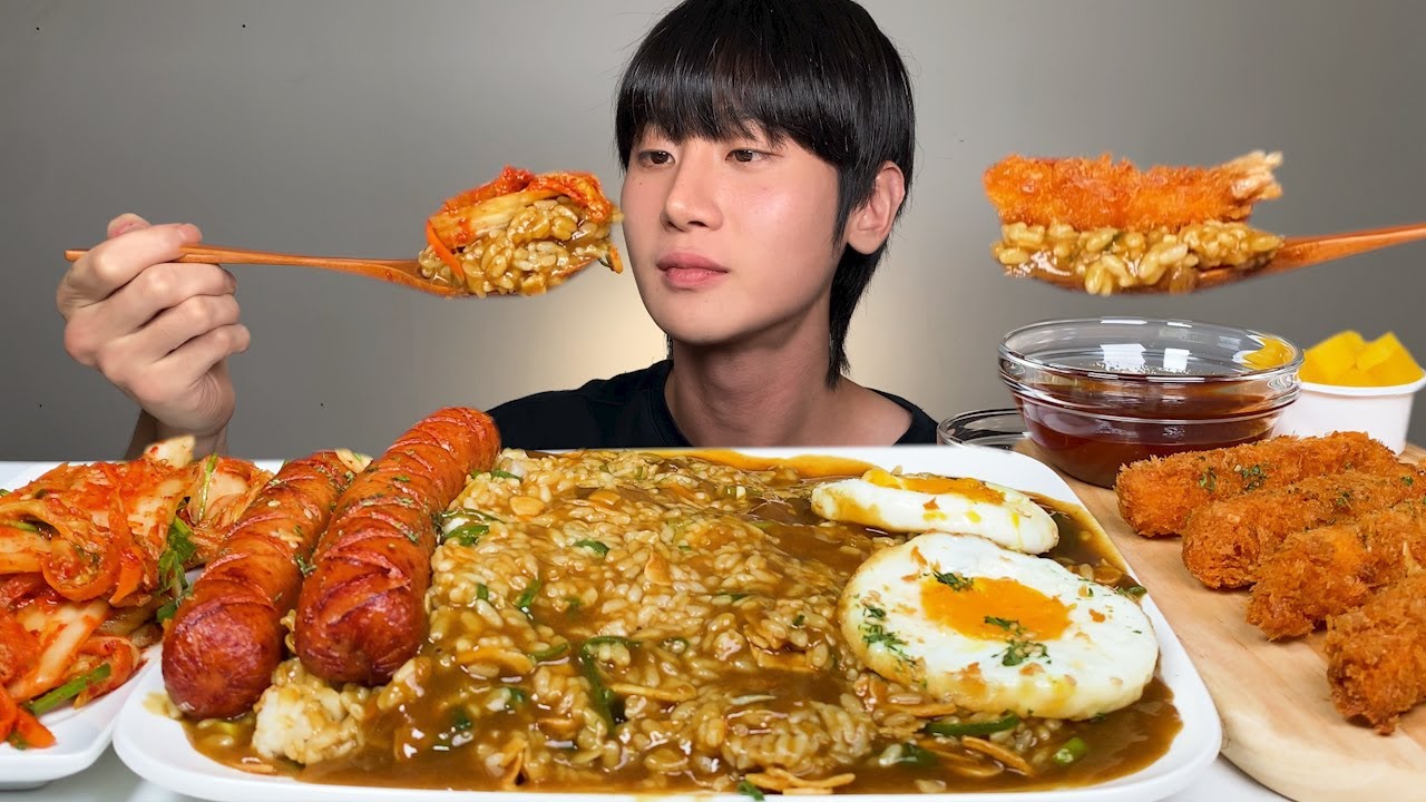 카레 먹방 대왕소세지와 새우튀김 빠지면 안되는 배추김치까지 완벽한 조합~!! 리얼사운드 ASMR Curry Kimchi King Sausage MUKBANG EATIN SHOW