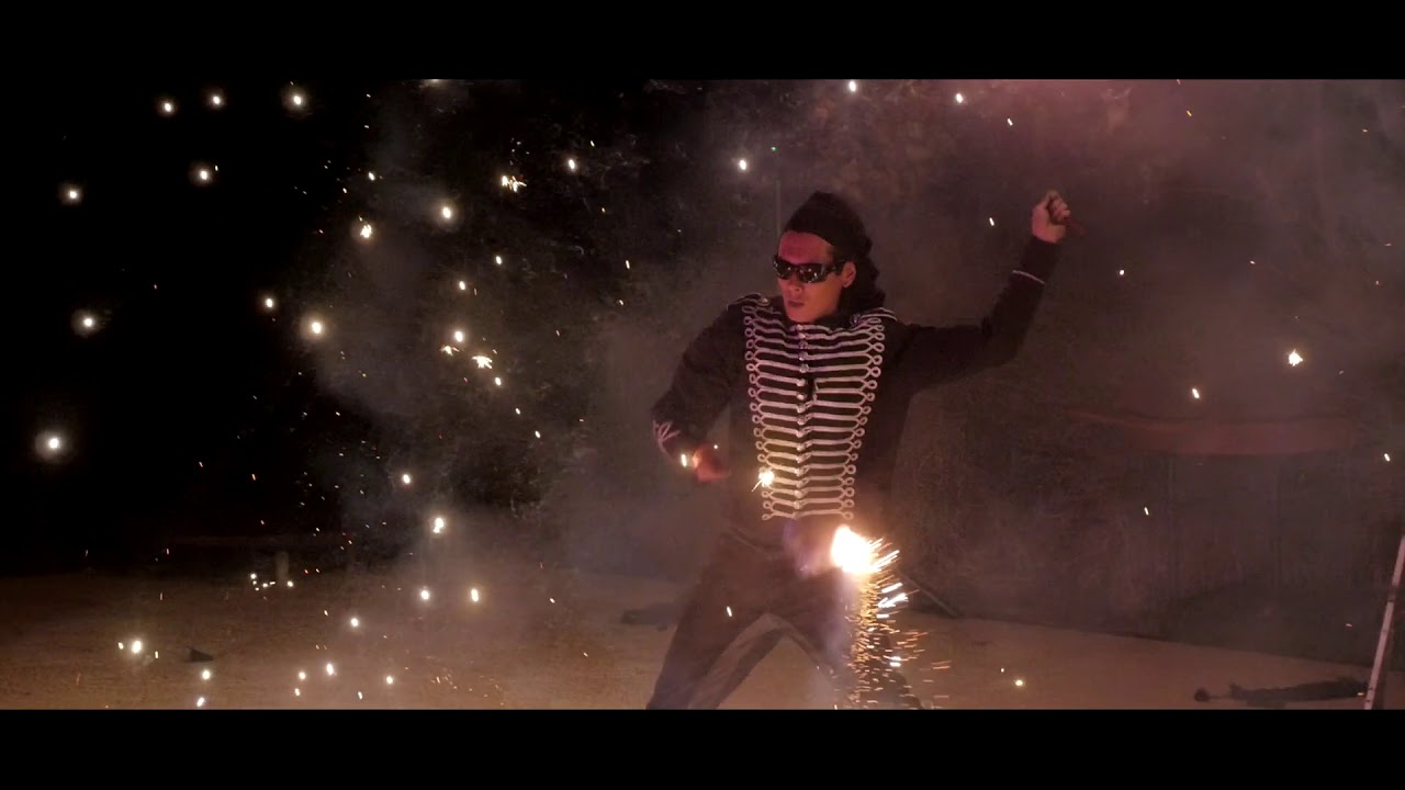 Spectacle de feu et lumi&egrave;res LED