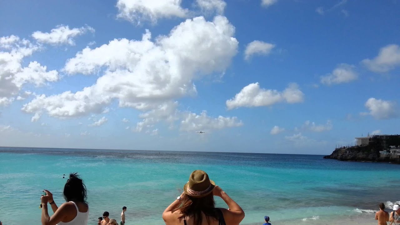St Maarten KLM Boeing 747 landing at Princess Juliana International Airport, Maho Beach