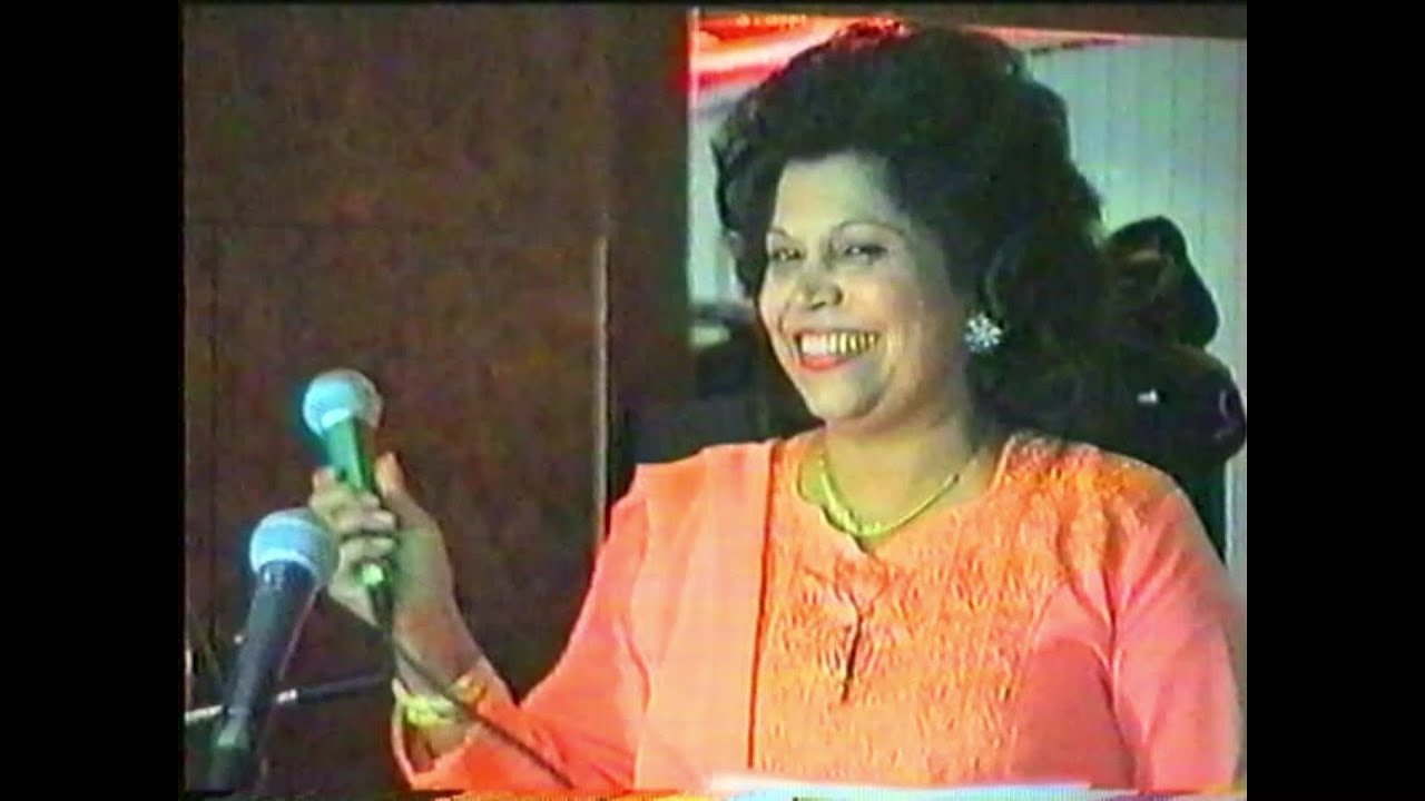 Ramola Guptar - Mere Khwabon Mein Jo Aaye - Live with Avishkar