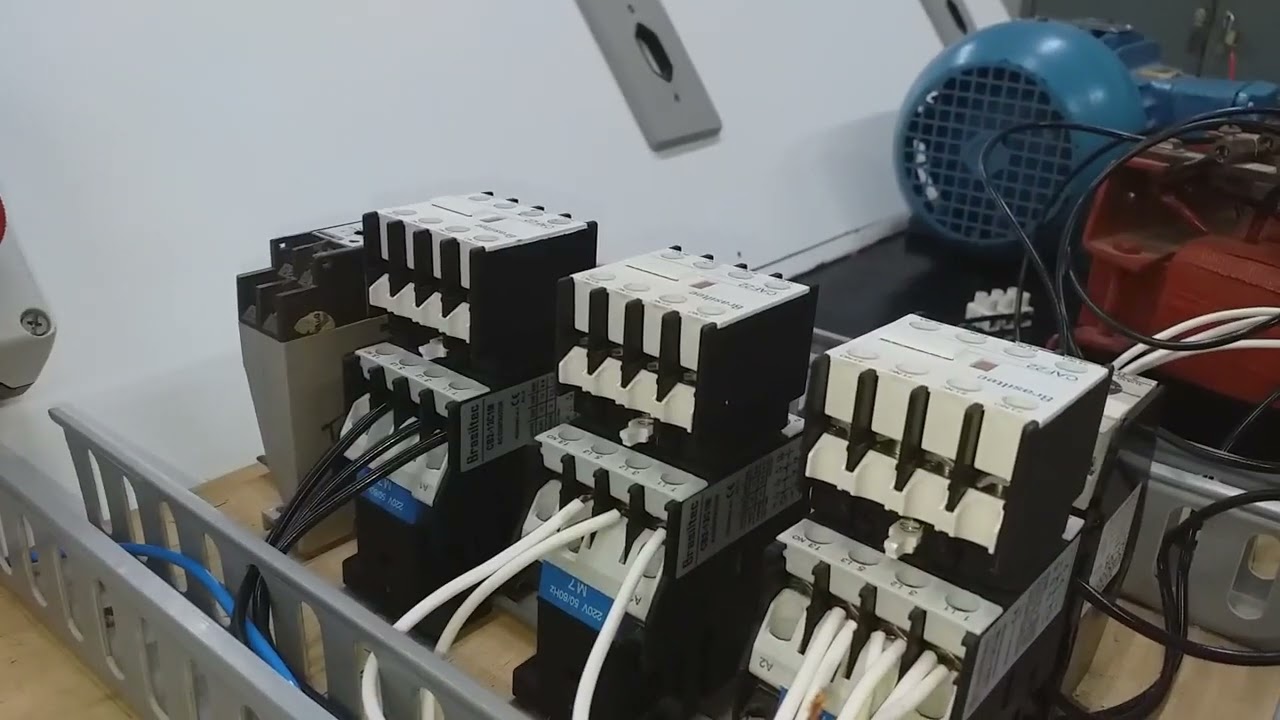 Comandos Elétricos: Aula 106 - Montagem do circuito de comando de uma Partida Compensadora- bobinas