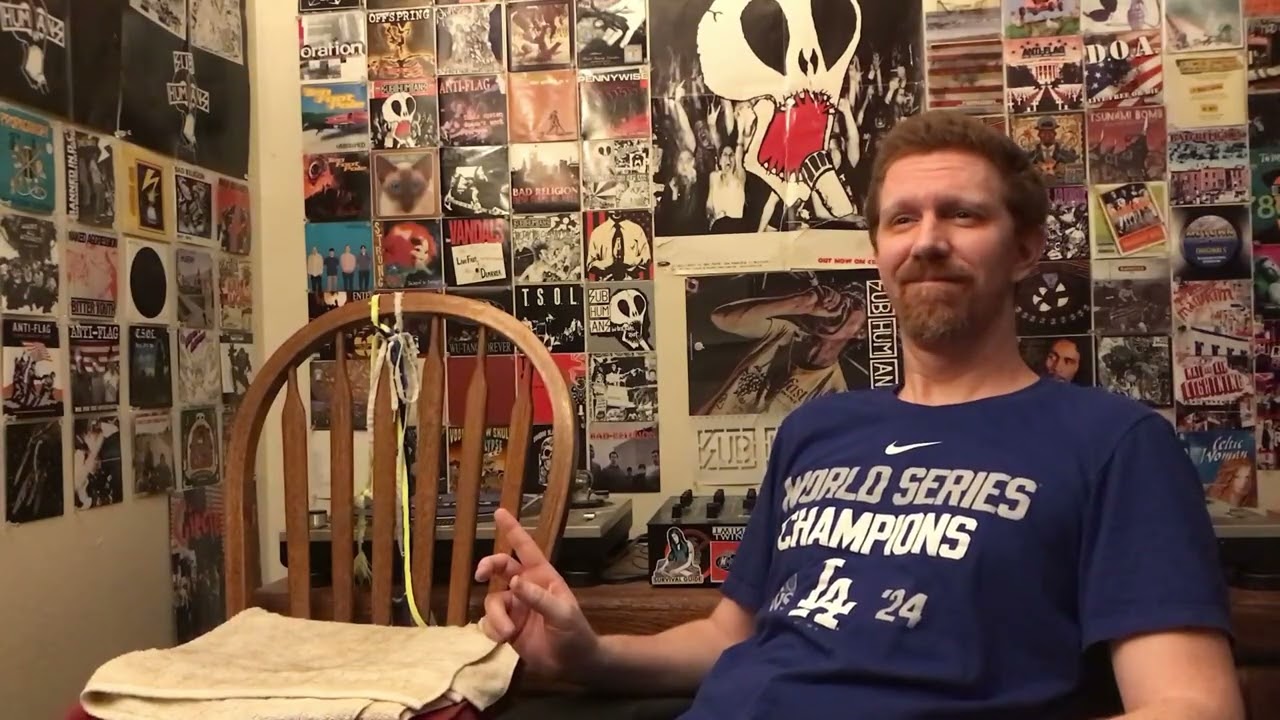 Shnootz - Reaction Video (Kate Bush - Deeper Understanding [The Director's Cut])