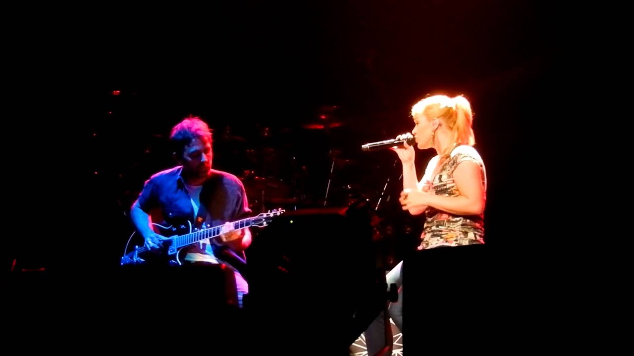 Kelly Clarkson Don't Speak Cover August 1st 2012 Phoenix