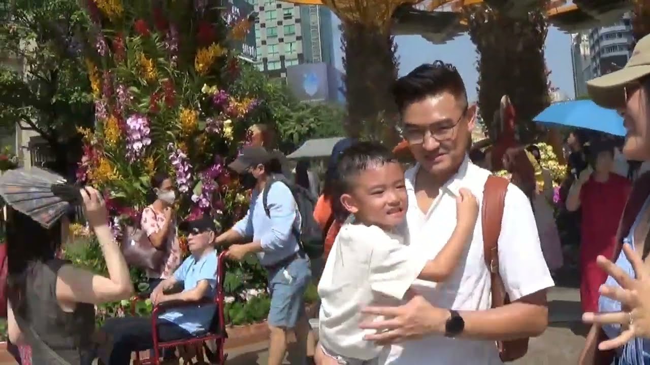 Minh Khôi đi chơi đường hoa Nguyễn Huệ P3