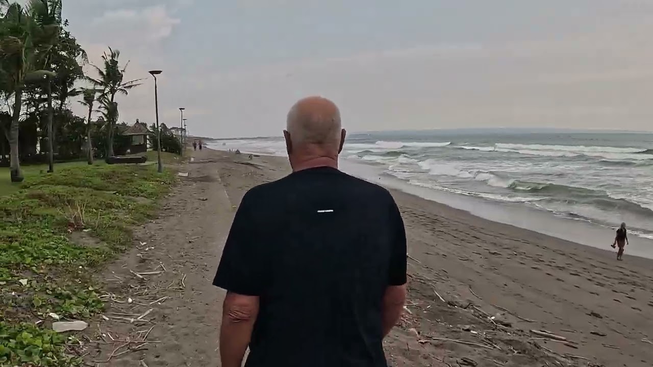 Beach walk, fancy villa's and a pitstop