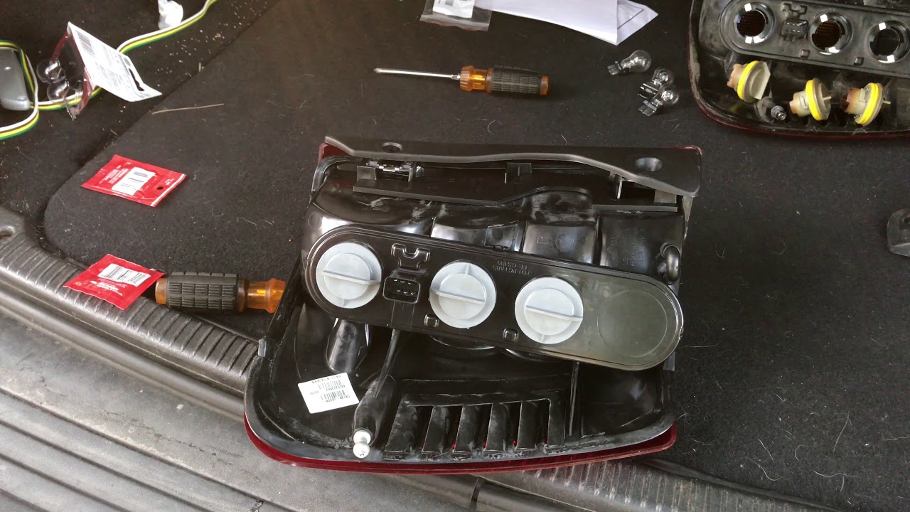How To Change Taillight Bulb Sockets 99-04 Jeep Grand Cherokee