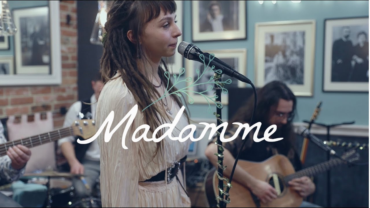 Madamme - Spomiędzy (Prosto Z Koncertu)