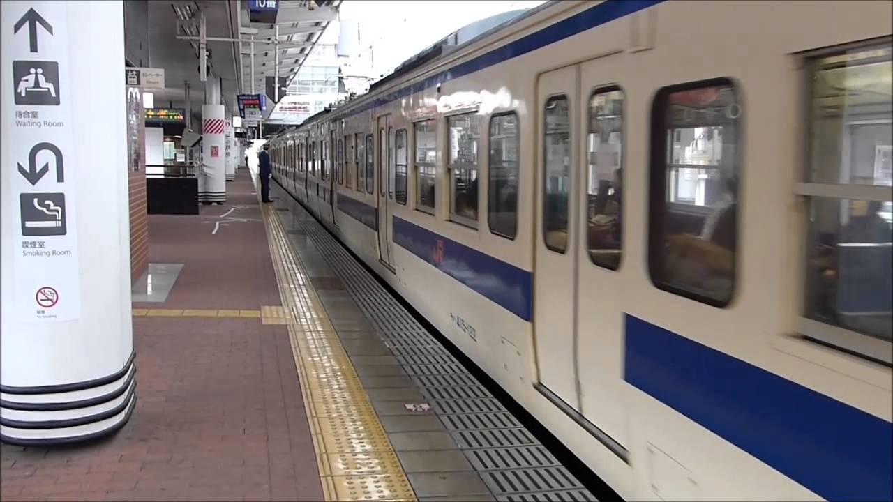 415系普通列車8両編成　博多駅を発車