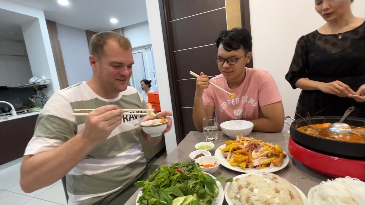 #442: Cô út đãi vợ chồng cháu gái lẩu tôm càng, gà ủ muối ngon tuyệt