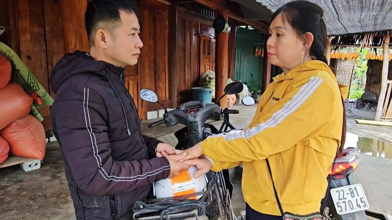 Tuyet and Huong decided to continue reporting the incident to the police