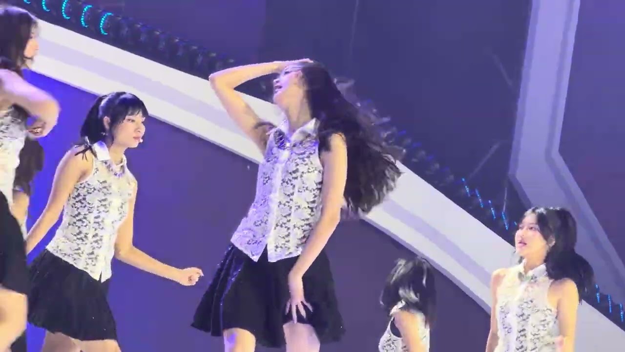 JKT48 CONCERT_6601_FIRST SNOW FANCAM - KIII Medley (Teacher Teacher / How Come? / Don’t Look Back!)