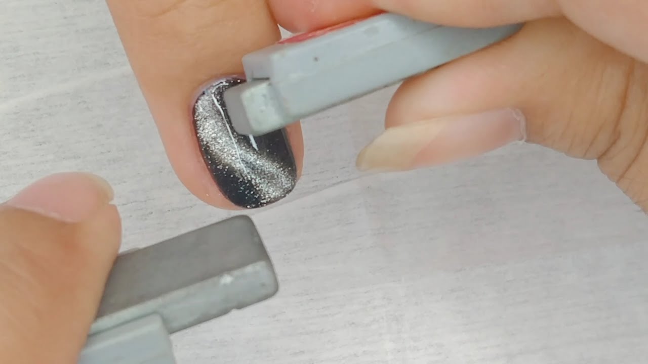Cat-eyed nails tutorial with one Shape of cat eyes magic board/pepper lifeline